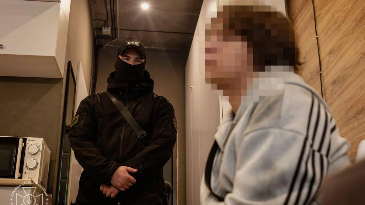 У Києві СБУ затримала 18-річного одесита за підозрою в наведенні ударів і підготовці