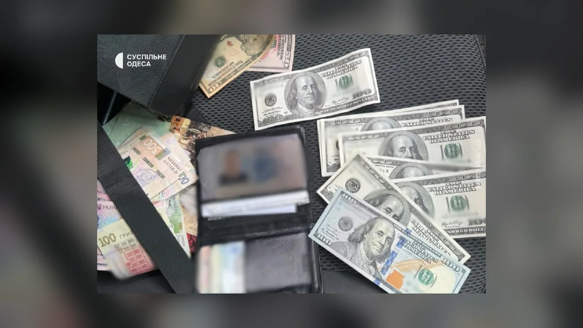 В Одесі інструктора автошколи затримали за вимагання 800 доларів за іспит